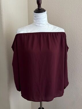 mittoshop Off-the-Shoulder Blouse in Deep Burgundy